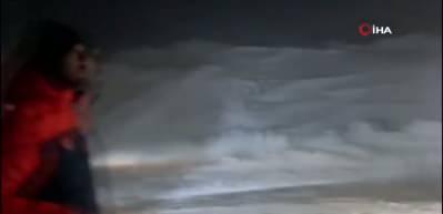 Tipide ara&ccedil;larında mahsur kalanlar ekiplerin &ccedil;alışmasıyla kurtarıldı