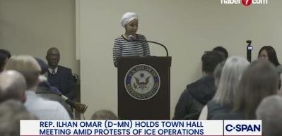 Trump hedef g&ouml;stermişti! Ilhan Omar'a saldırı