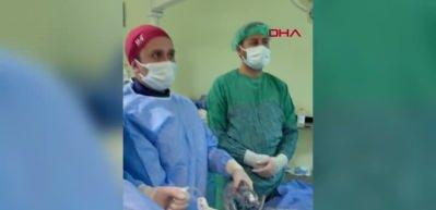 21 kez ameliyat olan hastanın b&ouml;breğinden bu kez 295 taş &ccedil;ıkarıldı