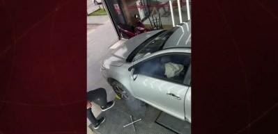 Lastiğe attığı tekme pahalıya patladı: Ekspertizde akılalmaz hava yastığı kazası