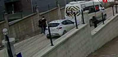 Bursa&rsquo;da kaza yapan s&uuml;r&uuml;c&uuml;lerin kavgası kameralara yansıdı