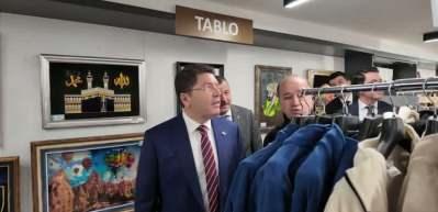 Adalet Bakanı Tun&ccedil;, işyurtlarının Kızılay'daki satış mağazasında alışveriş yaptı