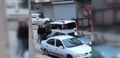 Ankara&rsquo;da yol verme tartışması sokak kavgasına d&ouml;n&uuml;şt&uuml;