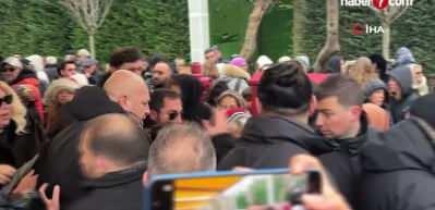 Armağan &Ccedil;ağlayan'dan Fatih &Uuml;rek'in cenazesine başı a&ccedil;ık katılanlara tepki