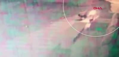 Bakımevinde &uuml;zerine kolonya d&ouml;k&uuml;p ateşe verdi; yeğeni g&ouml;revlilerden şikayet&ccedil;i oldu