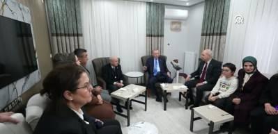 Cumhurbaşkanı Erdoğan depremzede aileye ziyaret etti