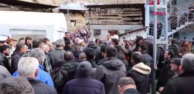 Erzurum&rsquo;daki kazada hayatını kaybeden iki kardeş ve arkadaşları g&ouml;zyaşlarıyla uğurlandı