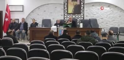 Eski belediye başkanını oğlu baltayla &ouml;ld&uuml;rd&uuml;