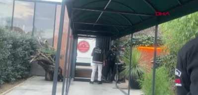 &Uuml;nl&uuml;lerin mekanı Clubhouse&rsquo;a polis baskını d&uuml;zenlendi