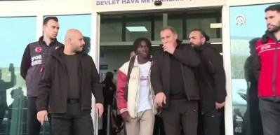 Galatasaray 18'lik yıldız adayı Nhaga'ya kavuştu