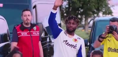 Fenerbah&ccedil;e'nin eski oyuncusu Saint-Maximin yeni takımı i&ccedil;in Fransa'da