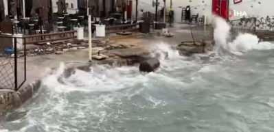 Bodrum&rsquo;da fırtına feribot seferlerini durdurdu