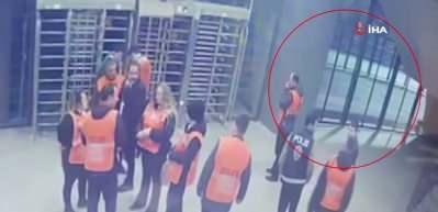 Kocaelispor-Beşiktaş ma&ccedil;ında taraftarın trib&uuml;nden d&uuml;şt&uuml;ğ&uuml; anlar kamerada