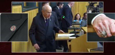 MHP lideri Bah&ccedil;eli'nin y&uuml;z&uuml;ğ&uuml; ve rozetinin anlamı herkesin dikkatini &ccedil;ekti