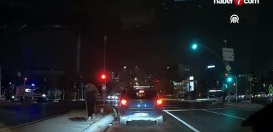 Otomobille &ccedil;arpışarak takla atan ambulanstaki 3 kişi yaralandı