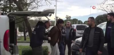 Sosyal medyada tanıştığı mobilya ustasını &ouml;ld&uuml;ren cani &ccedil;ıkarıldığı mahkemece tutuklandı