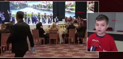 Trabzonlu minik Talha yeteneğiyle K&uuml;lliye'yi salladı herkesin g&ouml;zdesi oldu