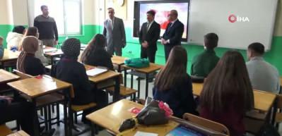 Umre ziyaretinde vefat eden 17 yaşındaki Ravza, okulunda anıldı