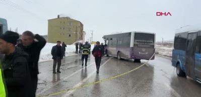 Yolcu minib&uuml;s&uuml;-otob&uuml;s kazasında &ccedil;ok sayıda yaralı
