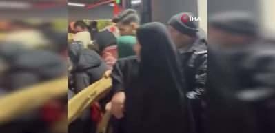 100 TL&rsquo;lik indirim izdihamı: Birbirlerini ezdiler