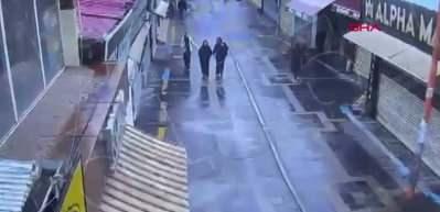 'Birini bı&ccedil;aklamam lazım' deyip evden &ccedil;ıktı: Kan donduran g&ouml;r&uuml;nt&uuml;ler