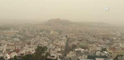 Afrika tozu, Atina'da g&ouml;ky&uuml;z&uuml;n&uuml; sarıya boyadı