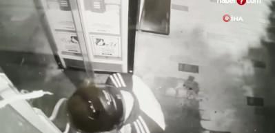 Bakırk&ouml;y'de iş merkezi kapısına el bombası bantlayıp ka&ccedil;tılar