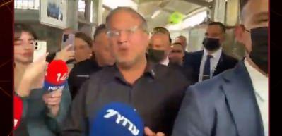 Ben-Gvir'den silahlı "ziyaret": Baskın yapıp Filistinli mahkumları aşağıladı