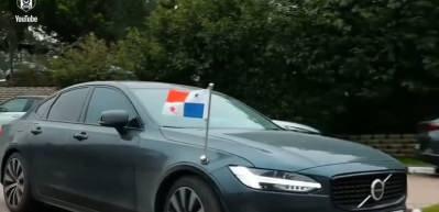 B&uuml;y&uuml;kel&ccedil;iden Beşiktaş'a ziyaret! Panamalı oyuncunun forması hediye edildi