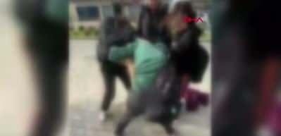 &Ccedil;anakkale'de akran zorbalığı kamerada: Kahkahalarla darbettiler
