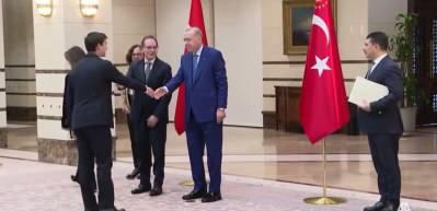 Cumhurbaşkanı Erdoğan, b&uuml;y&uuml;kel&ccedil;ilerin g&uuml;ven mektuplarını kabul etti