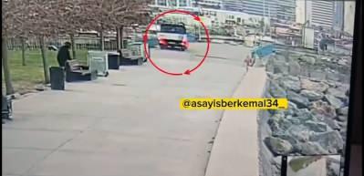 Direksiyon hakimiyetin kaybeden zabıta aracı denize u&ccedil;tu!