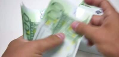 Dolar ve Euro'da g&uuml;n&uuml;n ilk fiyatları!