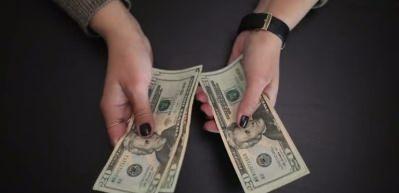 Haftanın son g&uuml;n&uuml;nde Dolar ve Euro'da fiyatlar belli oldu