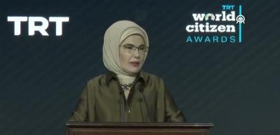 Emine Erdoğan: Bug&uuml;n burada &ouml;d&uuml;l alan g&uuml;zel insanlar t&uuml;m d&uuml;nyaya umut oluyor