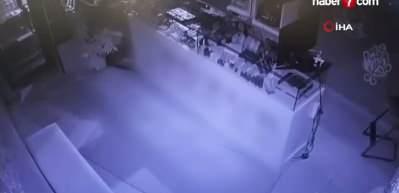 Forkliftle kuyumcu soymaya gelip eşekle ka&ccedil;tı! O anlar kamerada