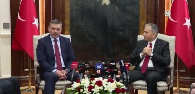 'Hafız' İ&ccedil;işleri Bakanı Mustafa &Ccedil;ift&ccedil;i'den devir teslim t&ouml;renine damga vuran s&ouml;zler