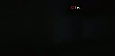 Hatay'da yaşlı kadın aldığı yanıt karşısında itfaiyeciyi alnından &ouml;pt&uuml;