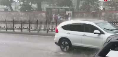 İstanbul Valiliğinden akşam saatleri i&ccedil;in fırtına uyarısı