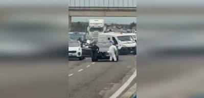 İtalya'da zırhlı banka aracına bombalı saldırı ger&ccedil;ekleşti