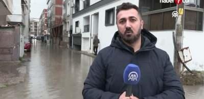 İzmir'de etkili olan sağanak yaşamı olumsuz etkiledi