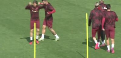 Osimhen seri i&ccedil;in Ey&uuml;pspor'u g&ouml;z&uuml;ne kestirdi!