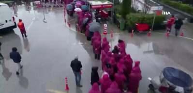 Sakarya&rsquo;da indirimli a&ccedil;ılışa yoğun ilgi: 1 kilometrelik kuyruk oluştu