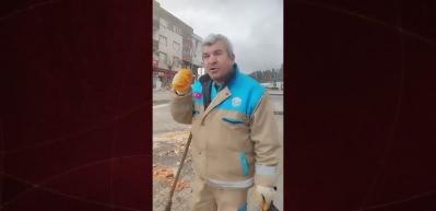 Temizlik g&ouml;revlisinin sokak hayvanlarını besleyenlere "Kul hakkını giriyorlar"  sitemi b&uuml;y&uuml;k ses getirdi 