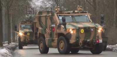 T&uuml;rk askeri konvoyu Avrupa'yı salladı: MSB'den s&uuml;rpriz paylaşım