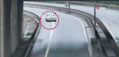 Uygulama noktasından ka&ccedil;mak isterken geri geri giden s&uuml;r&uuml;c&uuml; drona yakalandı