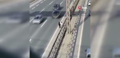 Y&uuml;reklerin ağza geldiği anlar! &Ccedil;ocukların TEM otoyolunda tehlikeli hareketi!