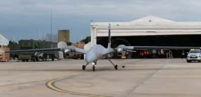 Bayraktar AKINCI'dan bir ilk: Milli m&uuml;himmat ile hava-hava atışında tam isabet