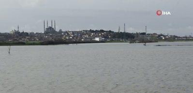 Selimiye Camii, g&ouml;le d&ouml;nen tarlalardan İstanbul&rsquo;daki Sultanahmet&rsquo;i andırdı