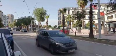 Adana'da yaya ge&ccedil;idinde 17 aylık bebeğe motosiklet &ccedil;arptı!